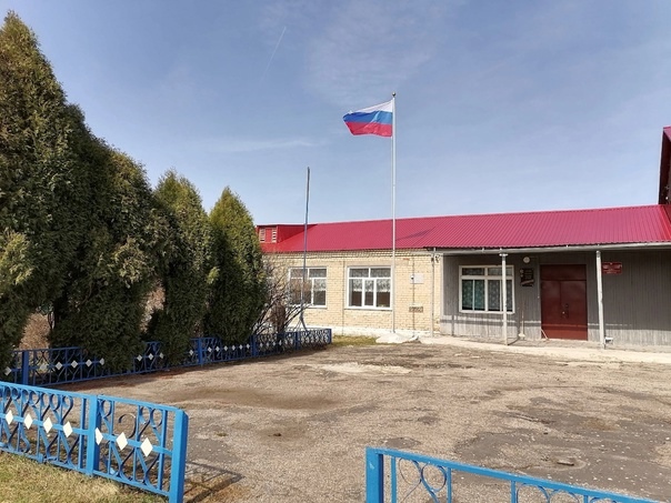 Экологическая акция"Чистый школьный двор"..